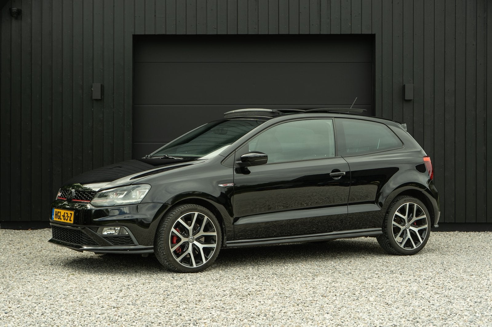 Volkswagen Polo 1.8 TSI GTI 2016 Pano - LED - Camera Cruise, Lichtsensor, Leder en Stof, Zwart, Bedrijf