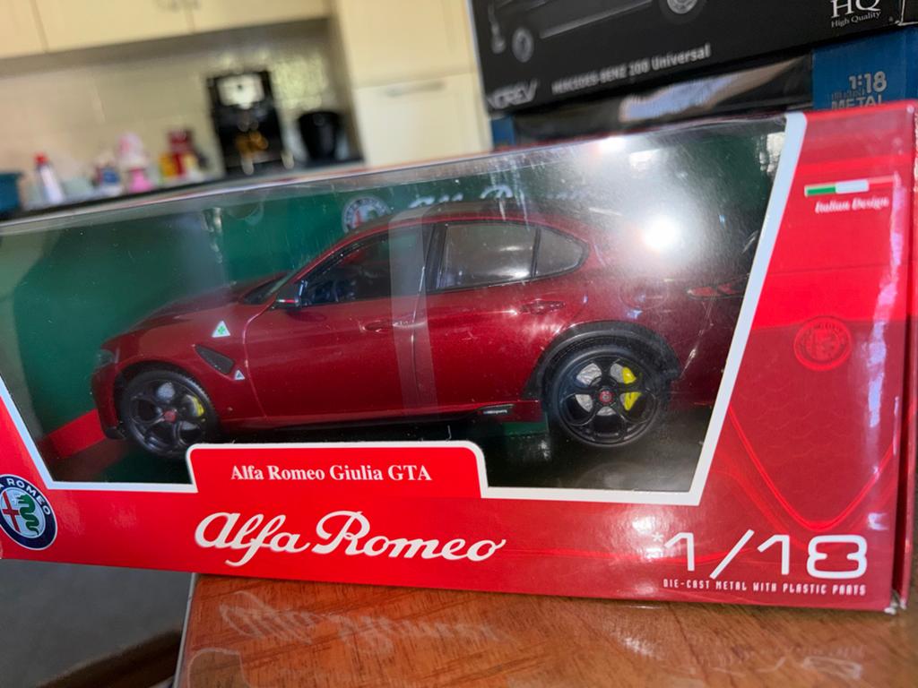 Bburago Alfa Romeo Giulia GTA 1:18 - Nieuw in doos, R, Nieuw, Ophalen of Verzenden, C