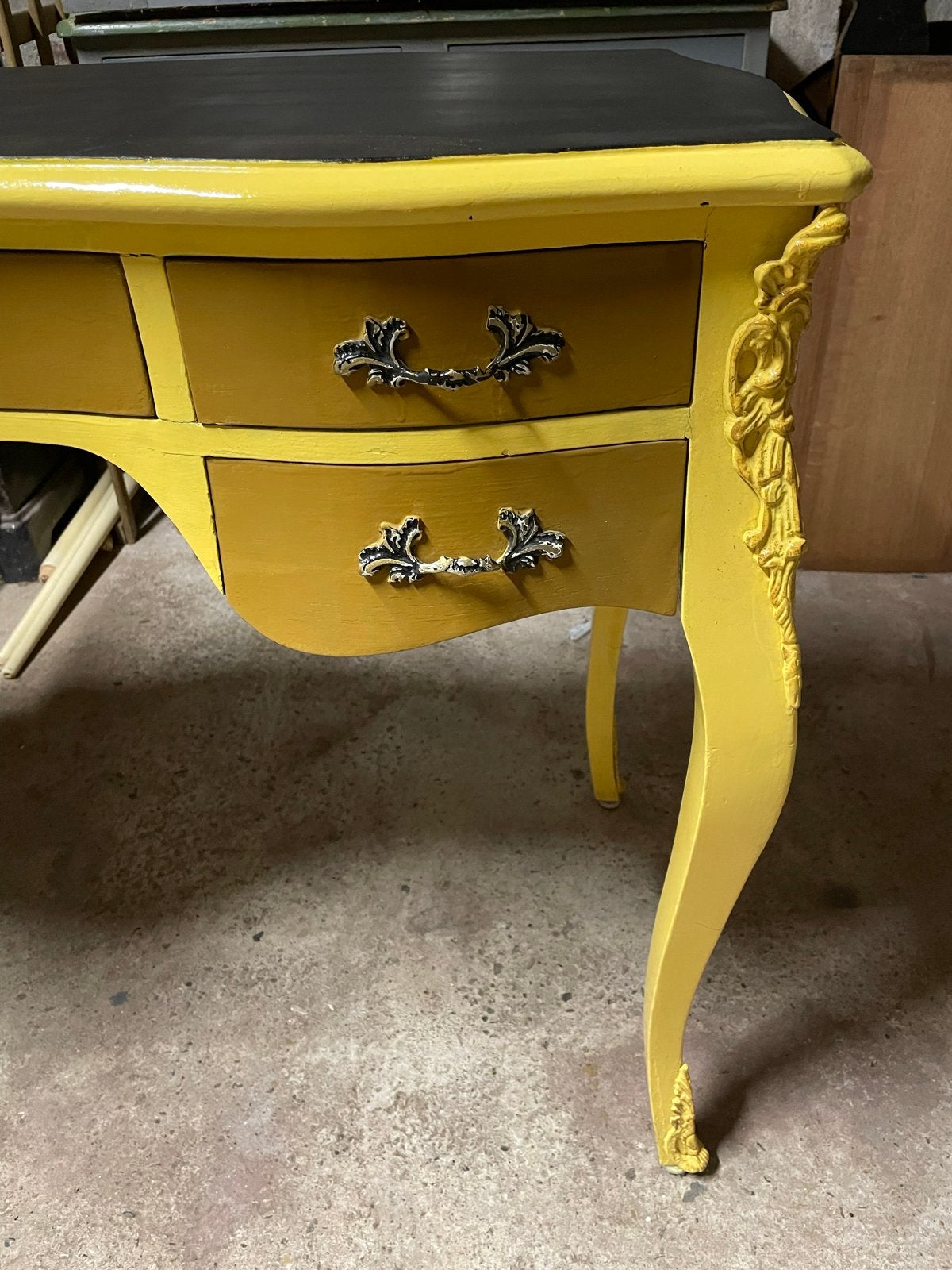 Vintage Bureau met Lades - Geel en Zwart, Antiek en Kunst, Antiek | Meubels | Tafels, Ophalen of Verzenden