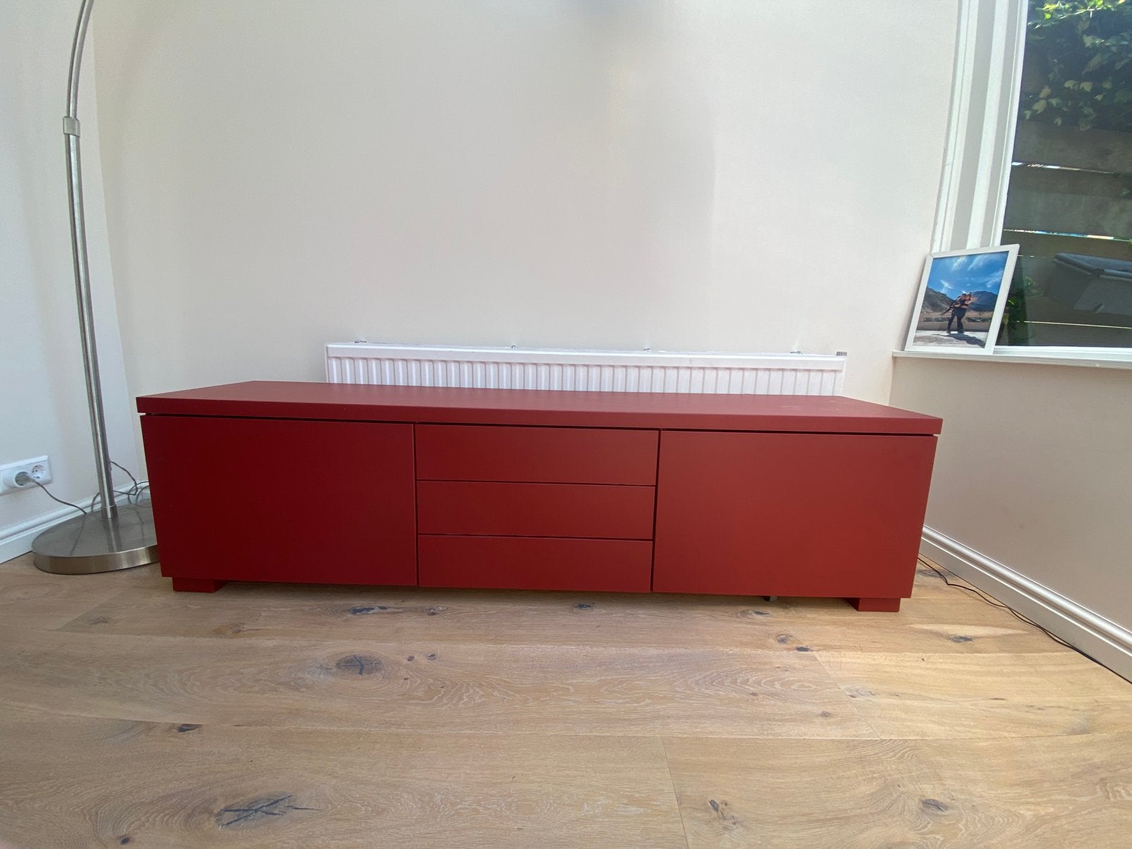 IKEA Besta Burs TV-meubel, rood geverfd, Huis en Inrichting, Kasten | Televisiemeubels, Ophalen, Overige materialen, Gebruikt