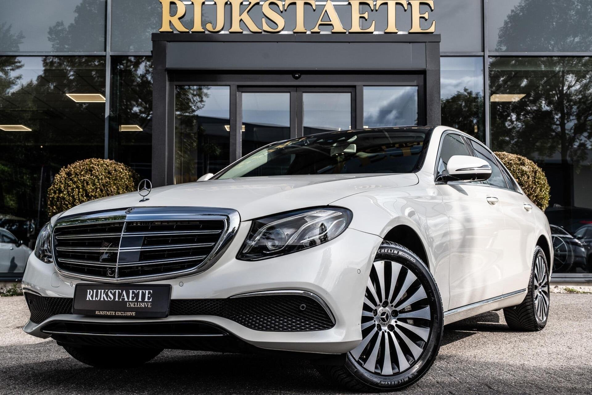 Mercedes E-klasse E400 4Matic AMG|PANO|BURMESTER|ACC|360°, Gebruikt, Adaptive Cruise Control, Wit, Leder