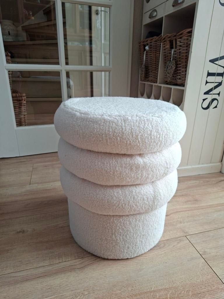 Witte poef van teddy stof, Minder dan 50 cm, Rond, Minder dan 50 cm, Ophalen of Verzenden