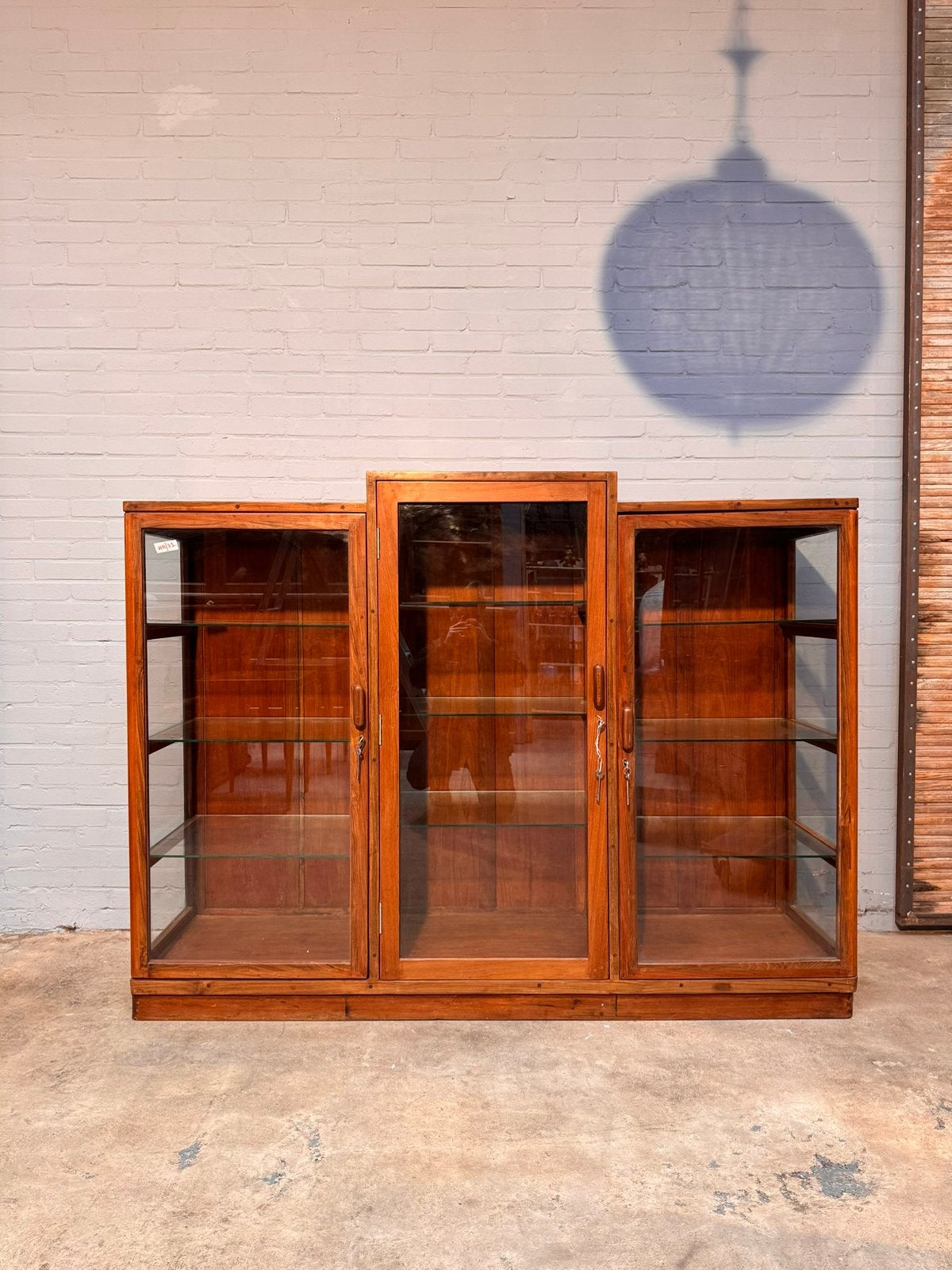 Fraaie Art Deco vitrinekast van notenhout, Ophalen of Verzenden, Zo goed als nieuw