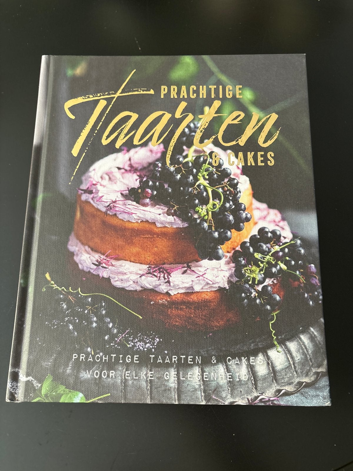 Prachtige Taarten & Cakes - Luxe Bakboek, Boeken, Ophalen of Verzenden, Zo goed als nieuw, Overige gebieden, Taart, Gebak en Desserts