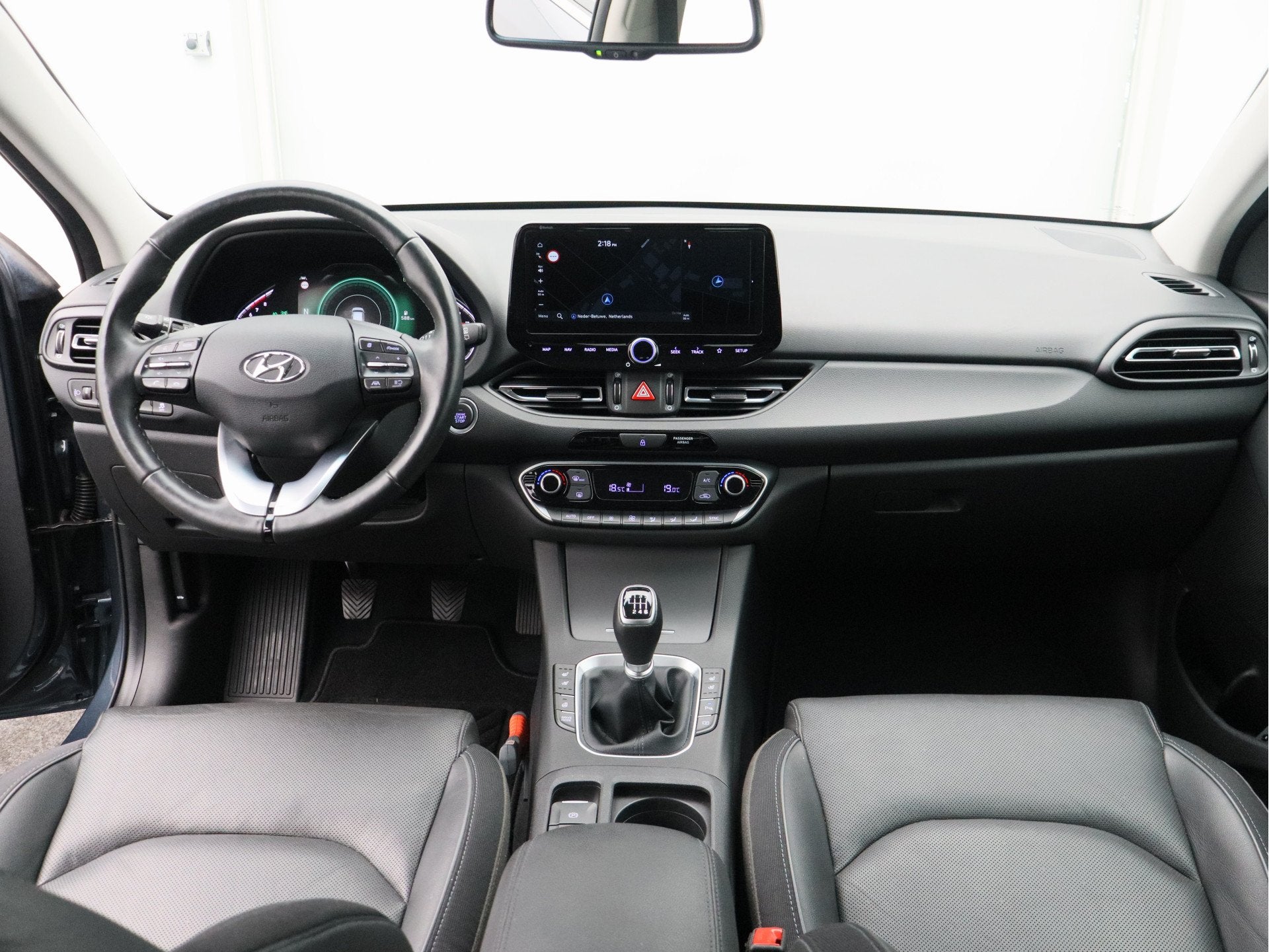 Hyundai i30 Wagon 1.5 T-GDi MHEV Premium/ lage km/ trekhaak, Voorwielaandrijving, 4 cilinders, Blauw, Handgeschakeld