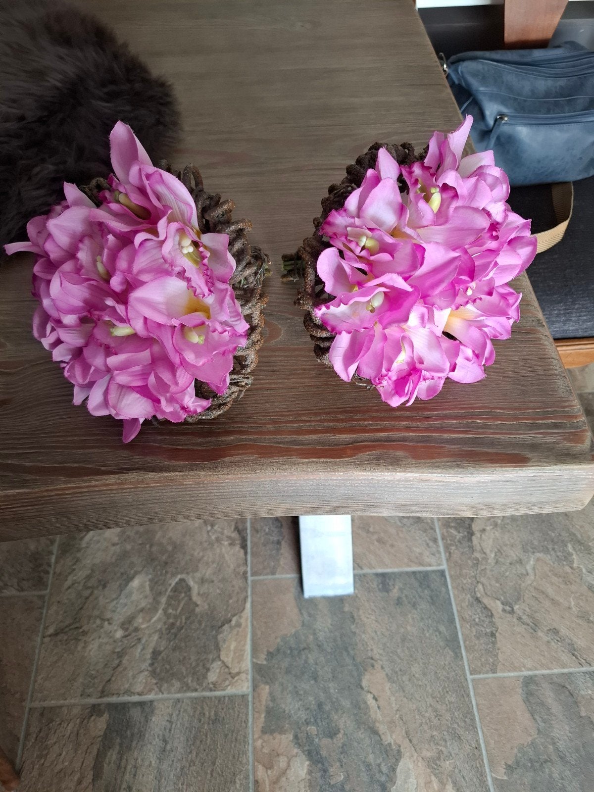 2 bosjes orchideeën  in ring, Ophalen