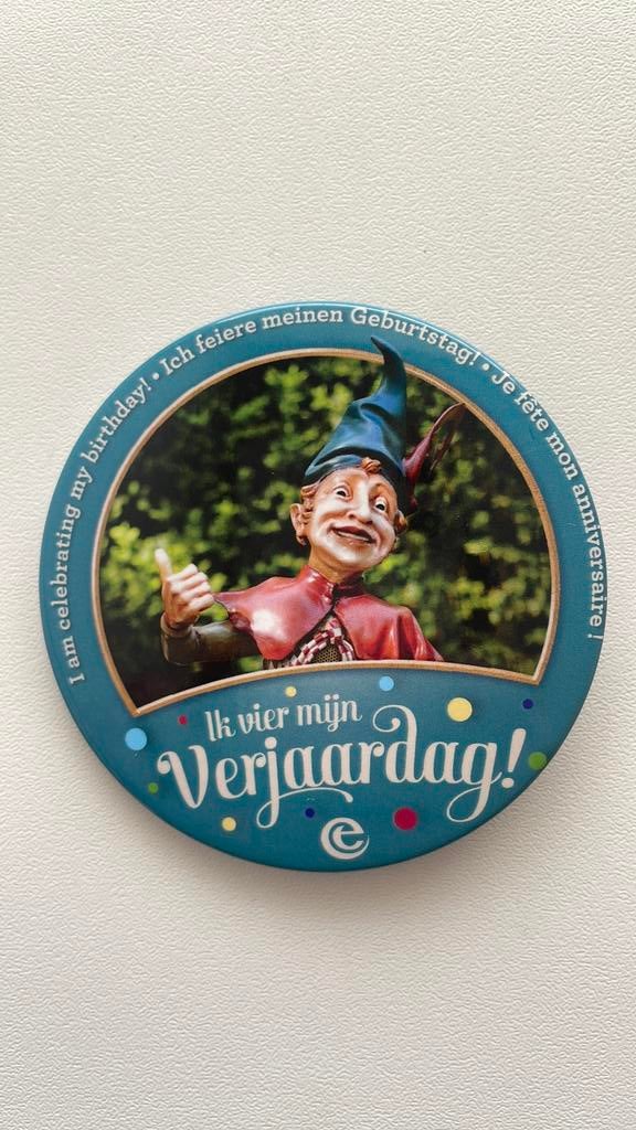 Efteling button Kleine Boodschap Verjaardag, Verzamelen, Efteling, Ophalen of Verzenden, Nieuw, Button of Speldje