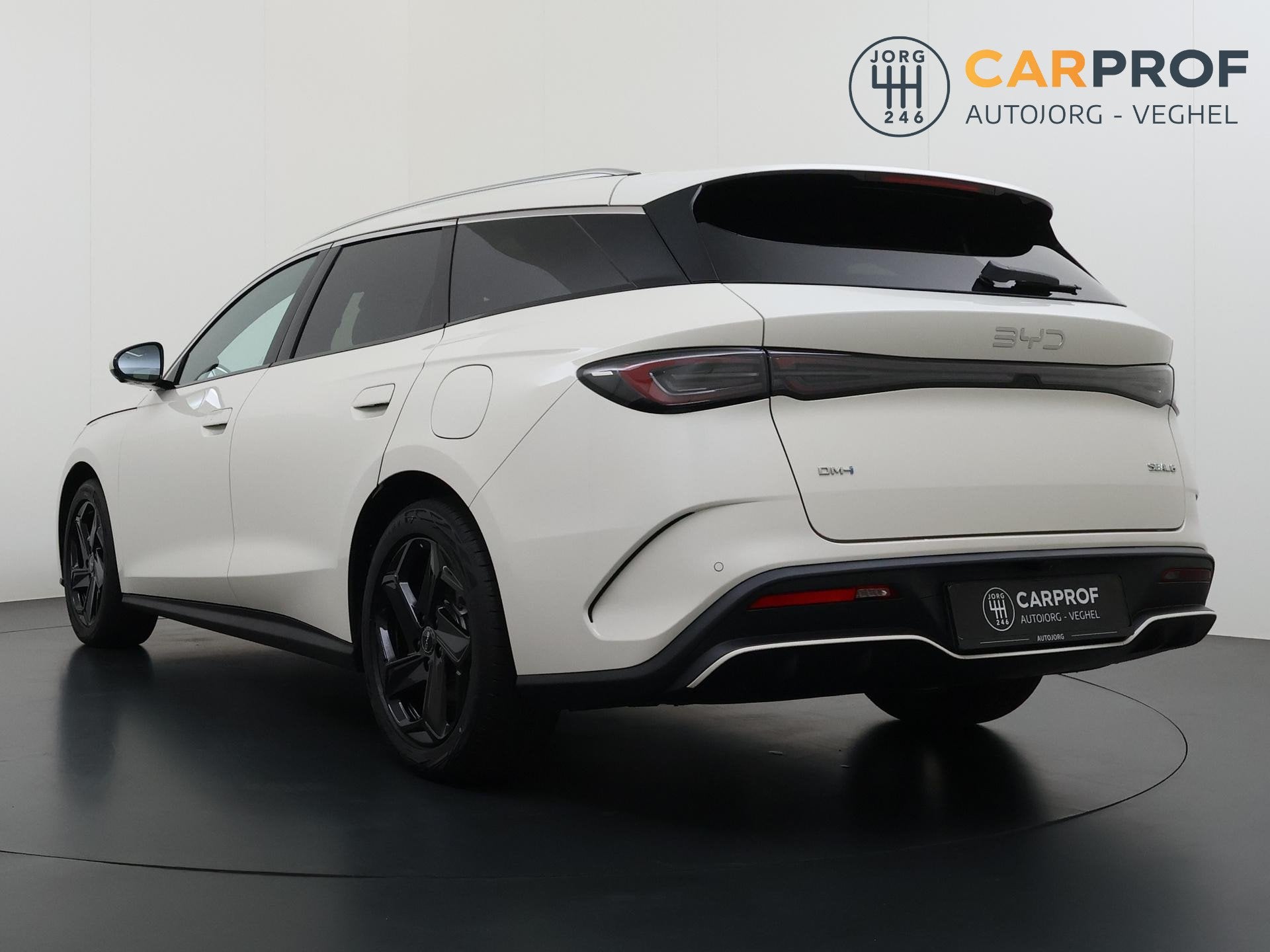 BYD SEAL 6 Touring 1.5 DM-i Comfort Lite Panoramadak | 360 c, 1780 kg, 4 cilinders, Wit, Plug-in hybride