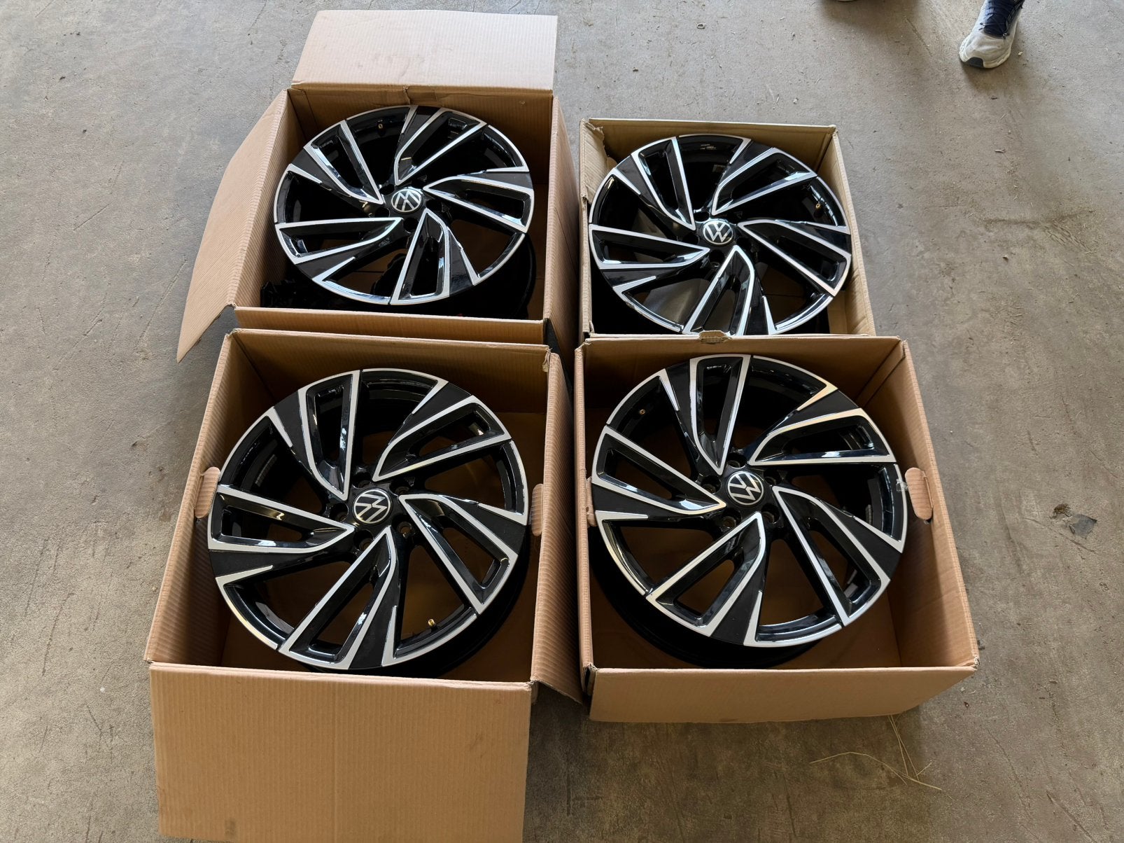 Originele 19” Volkswagen Golf 8 GTI “Adelaide”, Auto-onderdelen, Banden en Velgen, Gebruikt, Banden en Velgen, 235 mm, Personenwagen