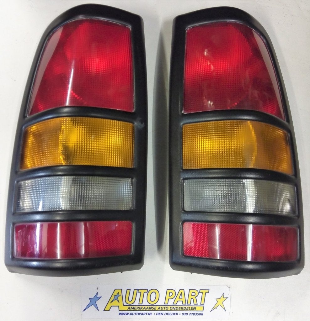 Chevrolet Silverado pickup achterlicht 2001-2003, Gebruikt, Info@gm.com, Ophalen of Verzenden, P.O. BOX 33170 Detroit, MI 48232-5170
