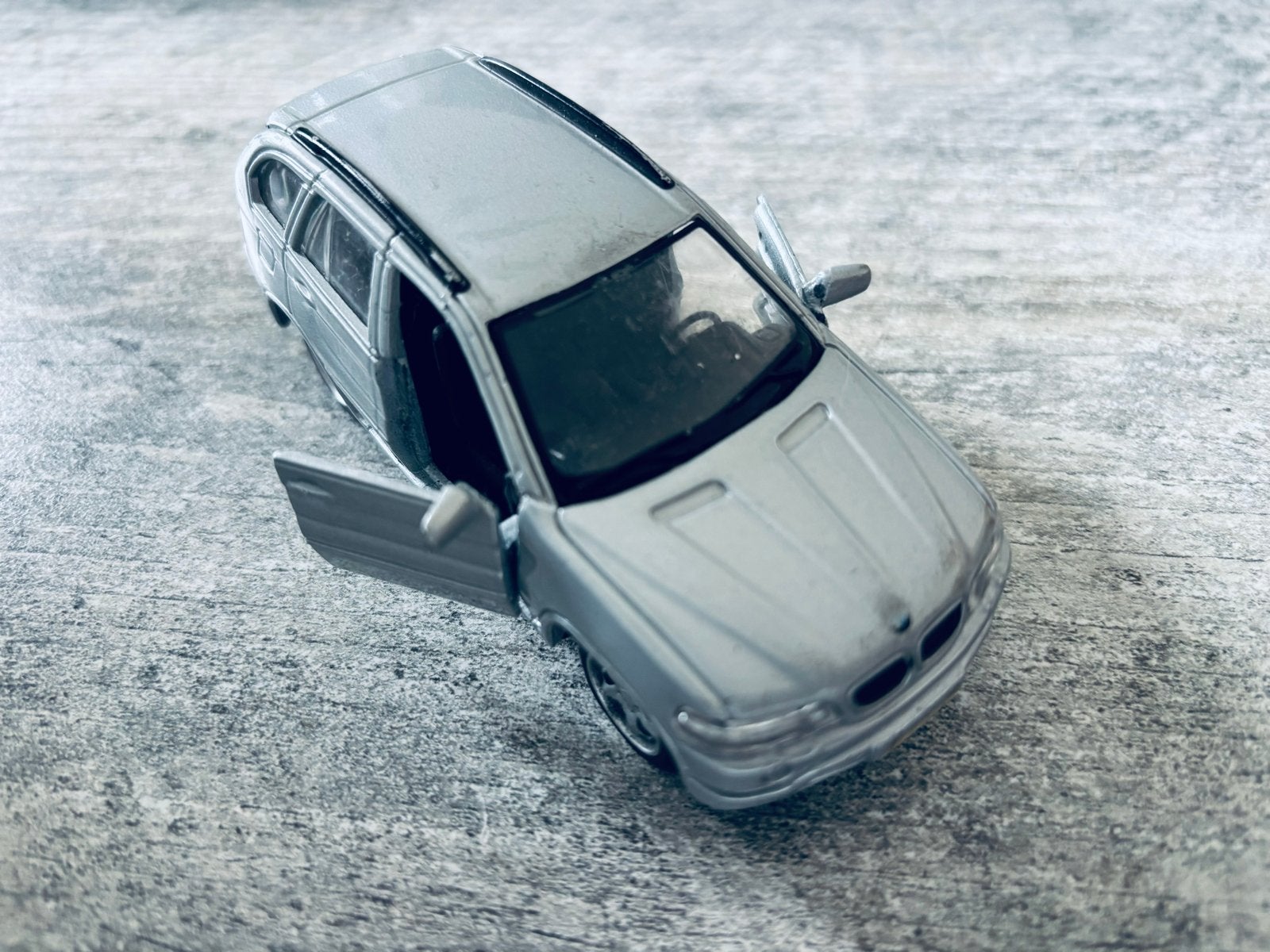 Maisto BMW X5 schaalmodel 1:42 - Zilver, Ophalen of Verzenden, Gebruikt, Auto
