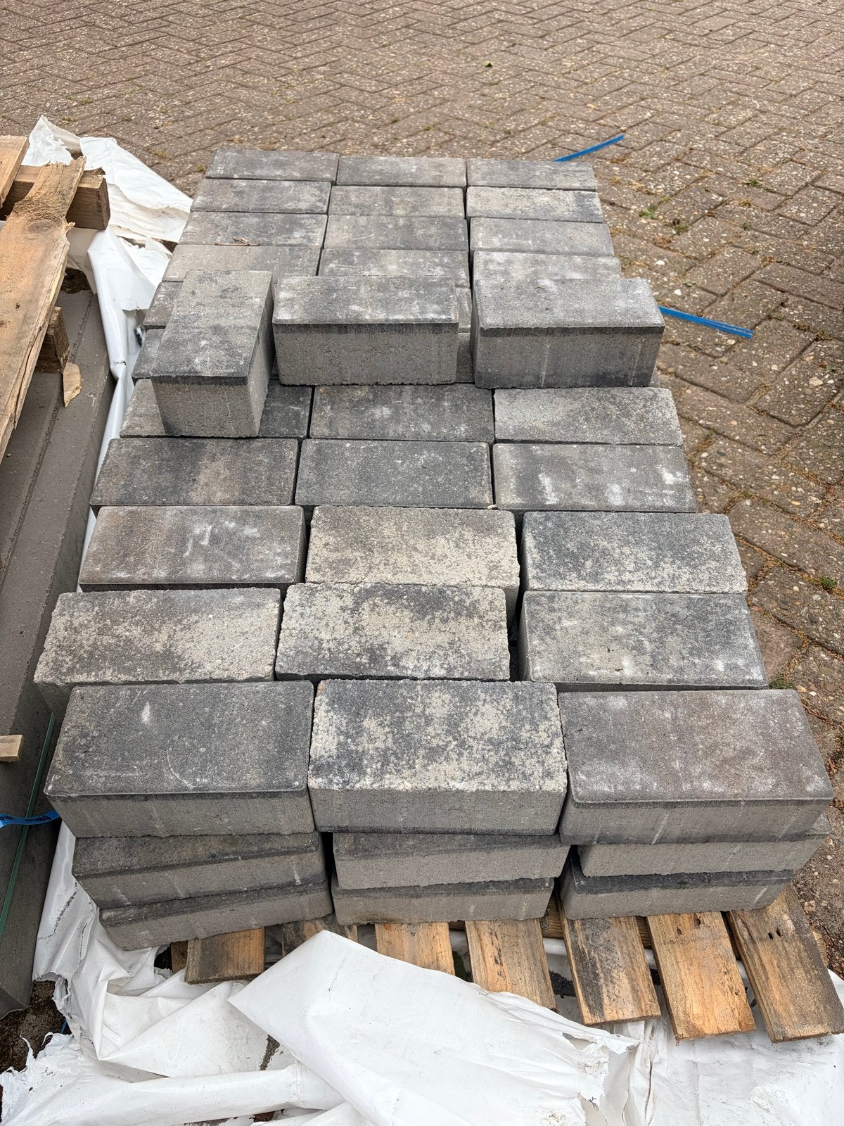 100 Betonstenen Ocean 10,5x21x6 cm - Terras/Patio, Ophalen, Gebruikt, Klinkers, Minder dan 5 m²
