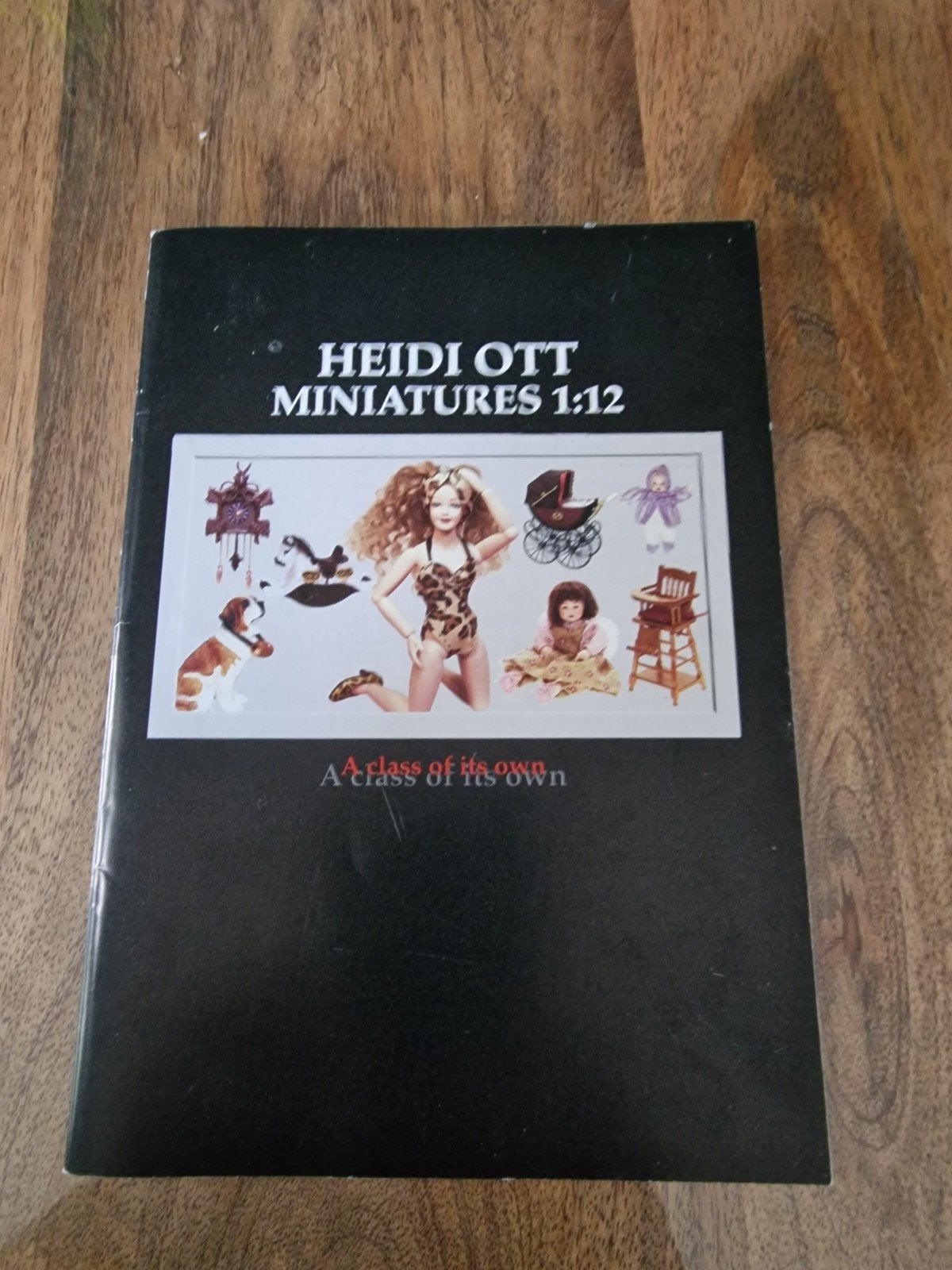 Heidi Ott Miniatures 1:12 - A Class of its Own Boekje/Folder, Ophalen of Verzenden