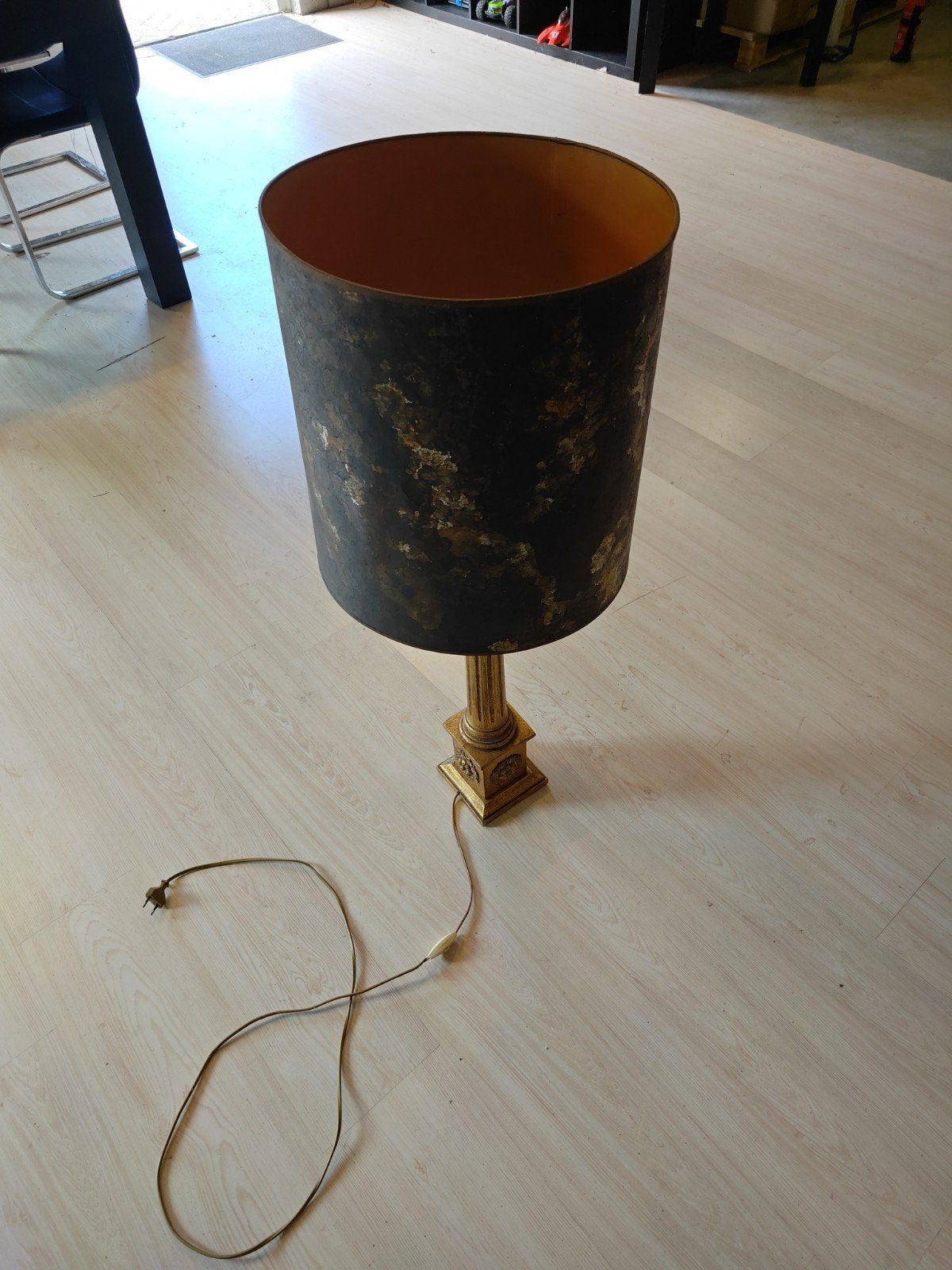 Antieke Tafellamp met Gouden Kolomvoet, Antiek en Kunst, Ophalen of Verzenden