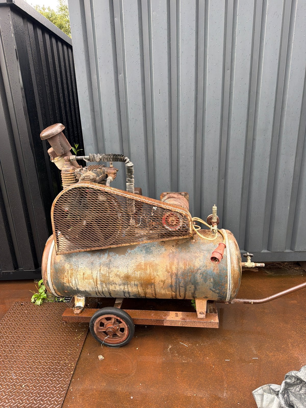 Oude maar perfect werkende compressor op krachtstroom 380V, Ophalen, Gebruikt, 400 tot 800 liter/min, Mobiel
