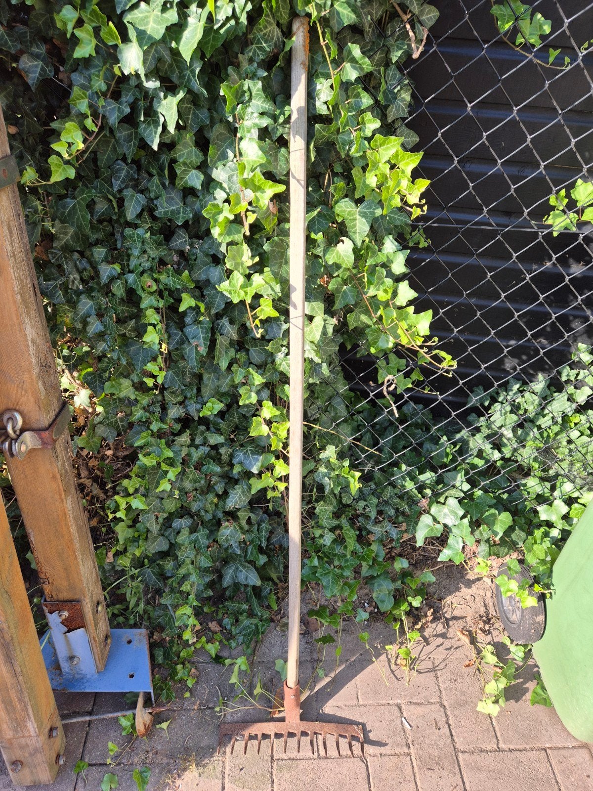 Gratis: Oude hark met houten steel, Ophalen, Gebruikt, Hark
