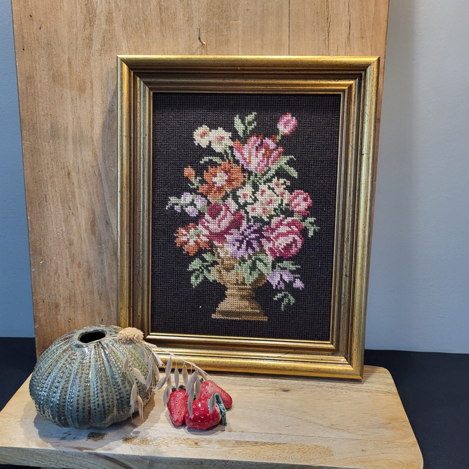 Borduurschilderij 26x33 cm - Geborduurd Bloemenstuk, Ophalen of Verzenden, Gebruikt, Handborduren, Overige typen