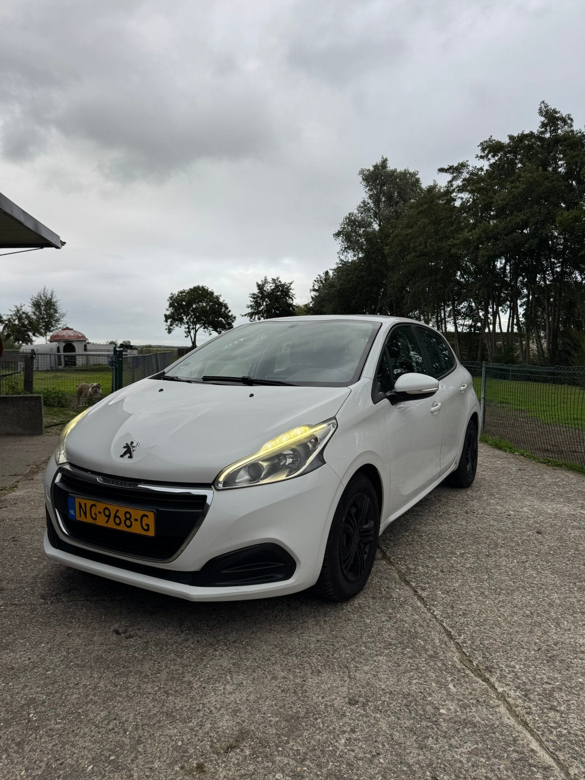 Peugeot 208 1.6 HDI 73KW 5-D 2015 Wit, Auto's, Voorwielaandrijving, 74 pk, Euro 6, 1199 cc