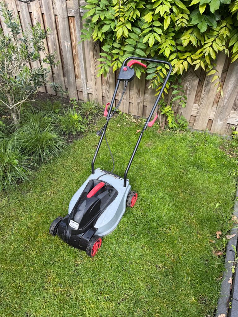 Pattfield PE-EM 1032 Elektrische Grasmaaier, Tuin en Terras, Ophalen, Cirkelmaaier, Gebruikt, Elektrische grasmaaier