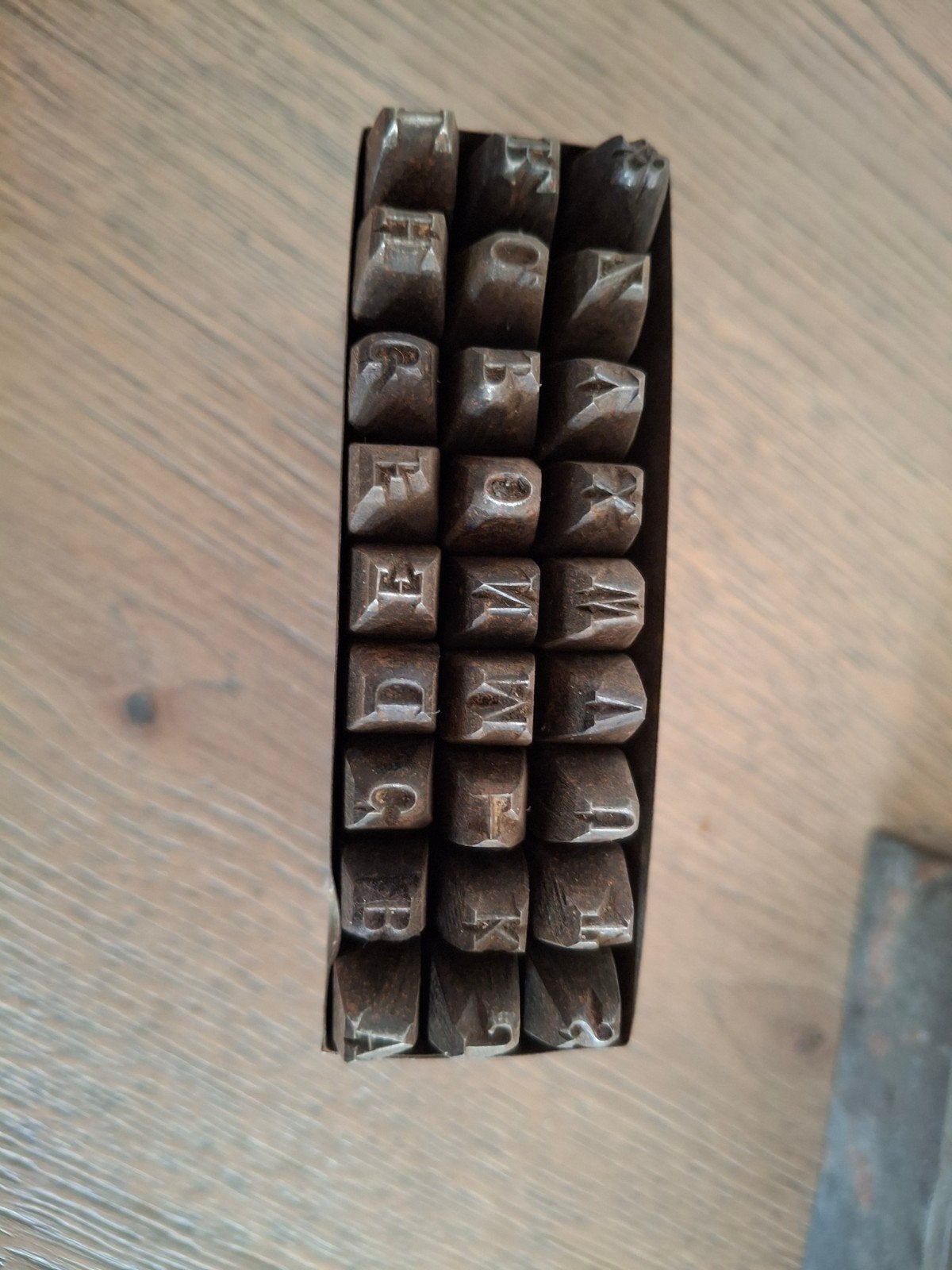 Vintage letterponsen set - metaal stempels, Doe-het-zelf en Verbouw, Gereedschap | Handgereedschap, Ophalen of Verzenden, Gebruikt