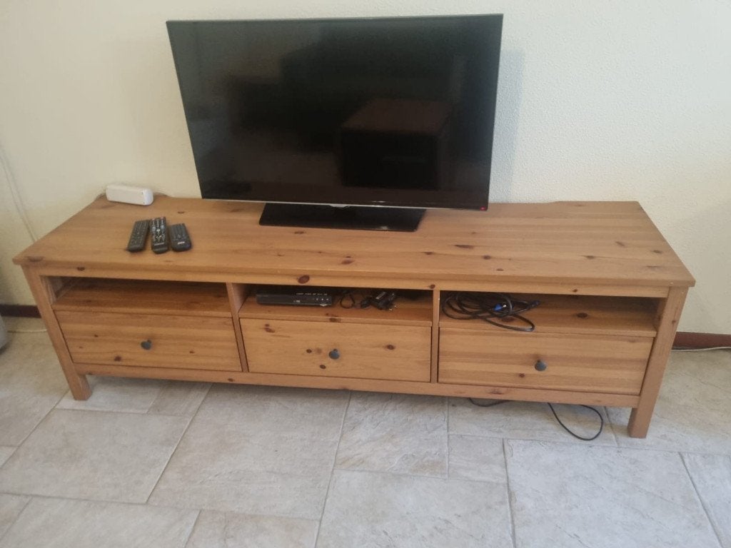 HEMNES TV unit, Huis en Inrichting, Kasten | Televisiemeubels, Ophalen, Grenenhout, 100 tot 150 cm, Zo goed als nieuw