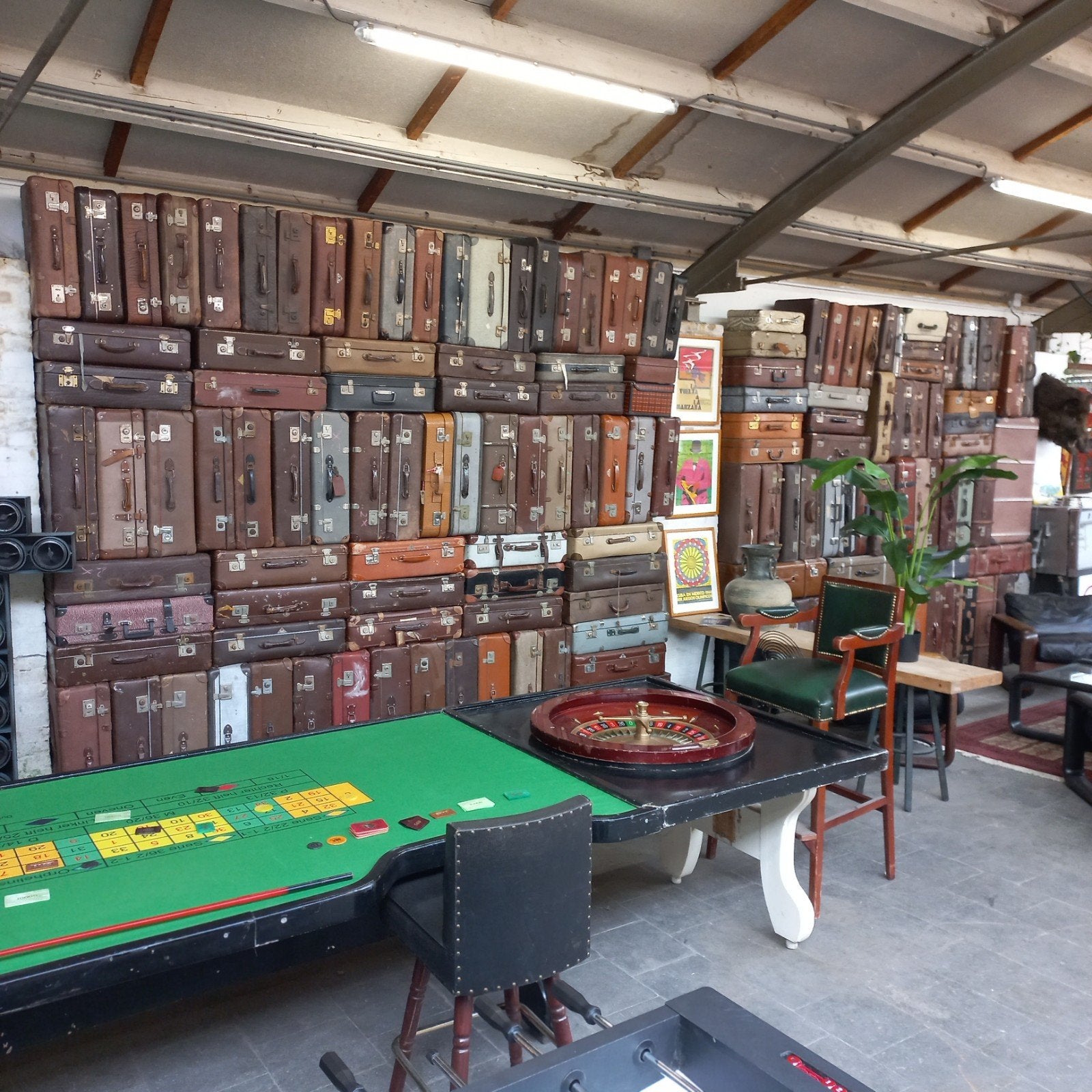 Unieke kofferwand van antieke en vintage koffers, Antiek en Kunst, Ophalen