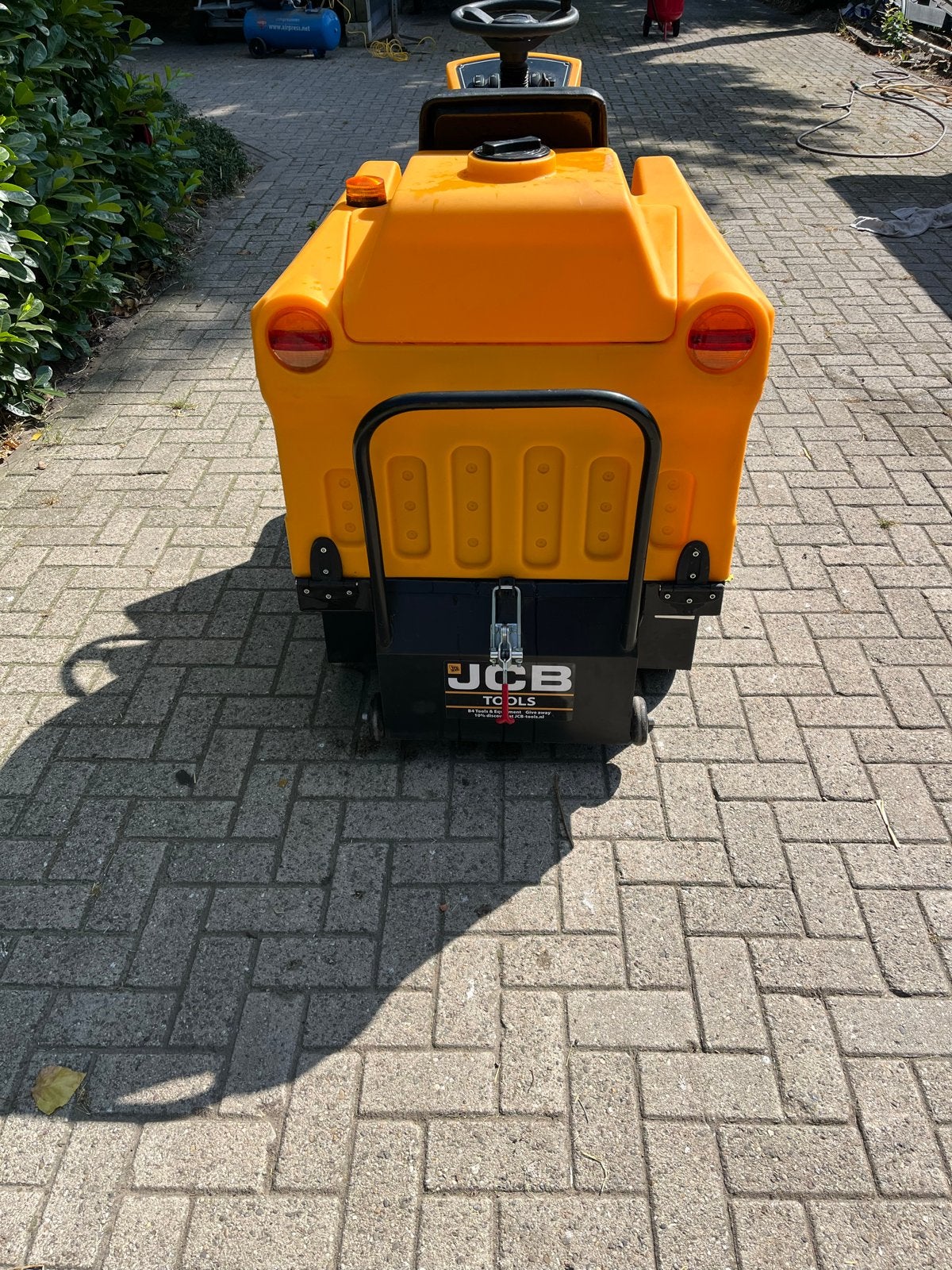 JCB Tools Veegmachine E4 met lader en extra borstels, Ophalen