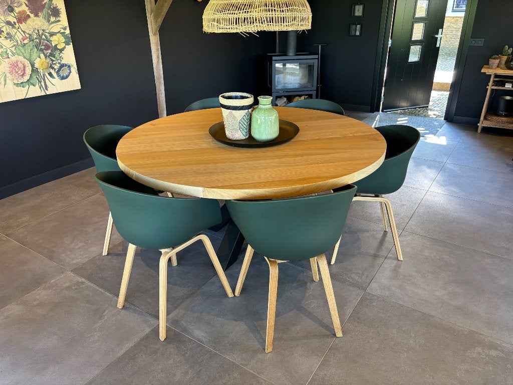 Tafel  met stoelen van het merk HAY, Ophalen, Zo goed als nieuw, Vijf personen of meer, 100 tot 150 cm