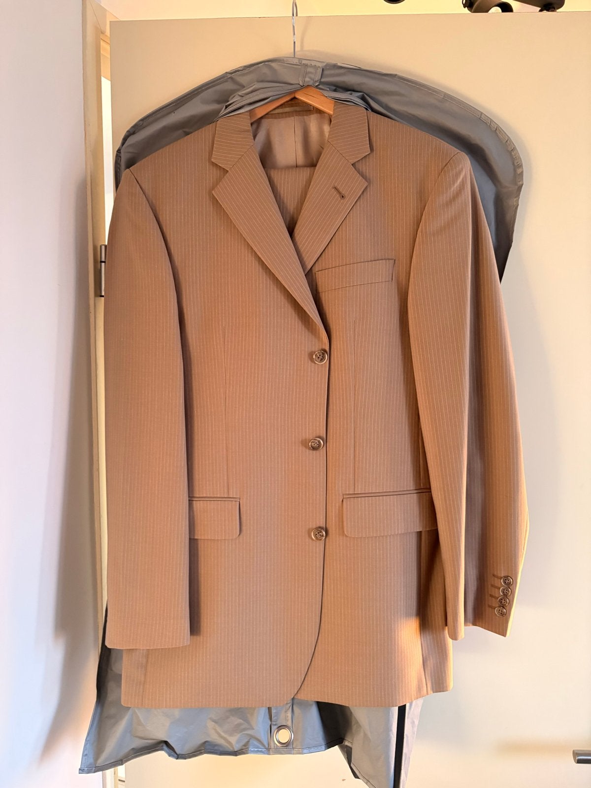 Jake*s Herenpak - Beige met krijtstreep - Maat 40L, Kleding | Heren, Ophalen of Verzenden, Nieuw, Overige maten, Beige