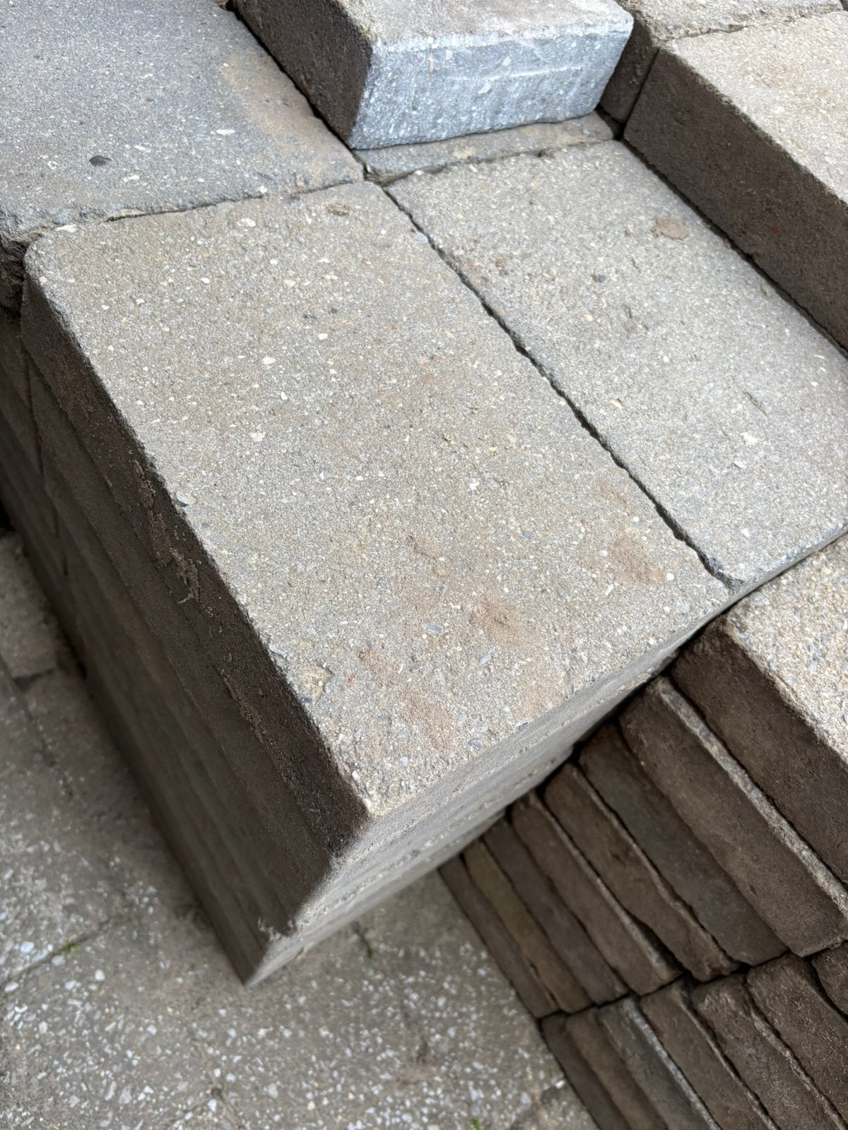 Gratis betontegels!, Tuin en Terras, Tegels en Klinkers, Ophalen, Zo goed als nieuw, Beton, Klinkers