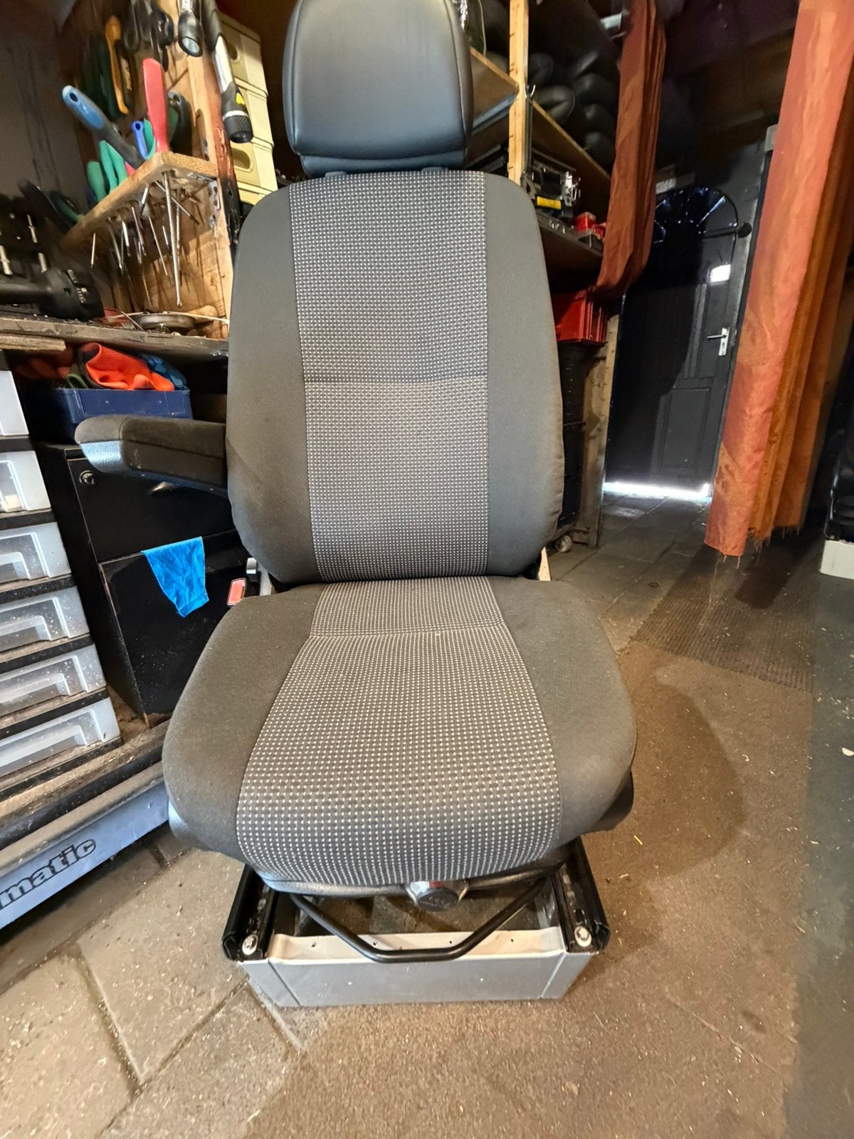 Luchtgeveerder bestuurdersstoel voor mercedes sprinter 906/c, Auto-onderdelen, Ophalen, Gebruikt, Mercedes-Benz