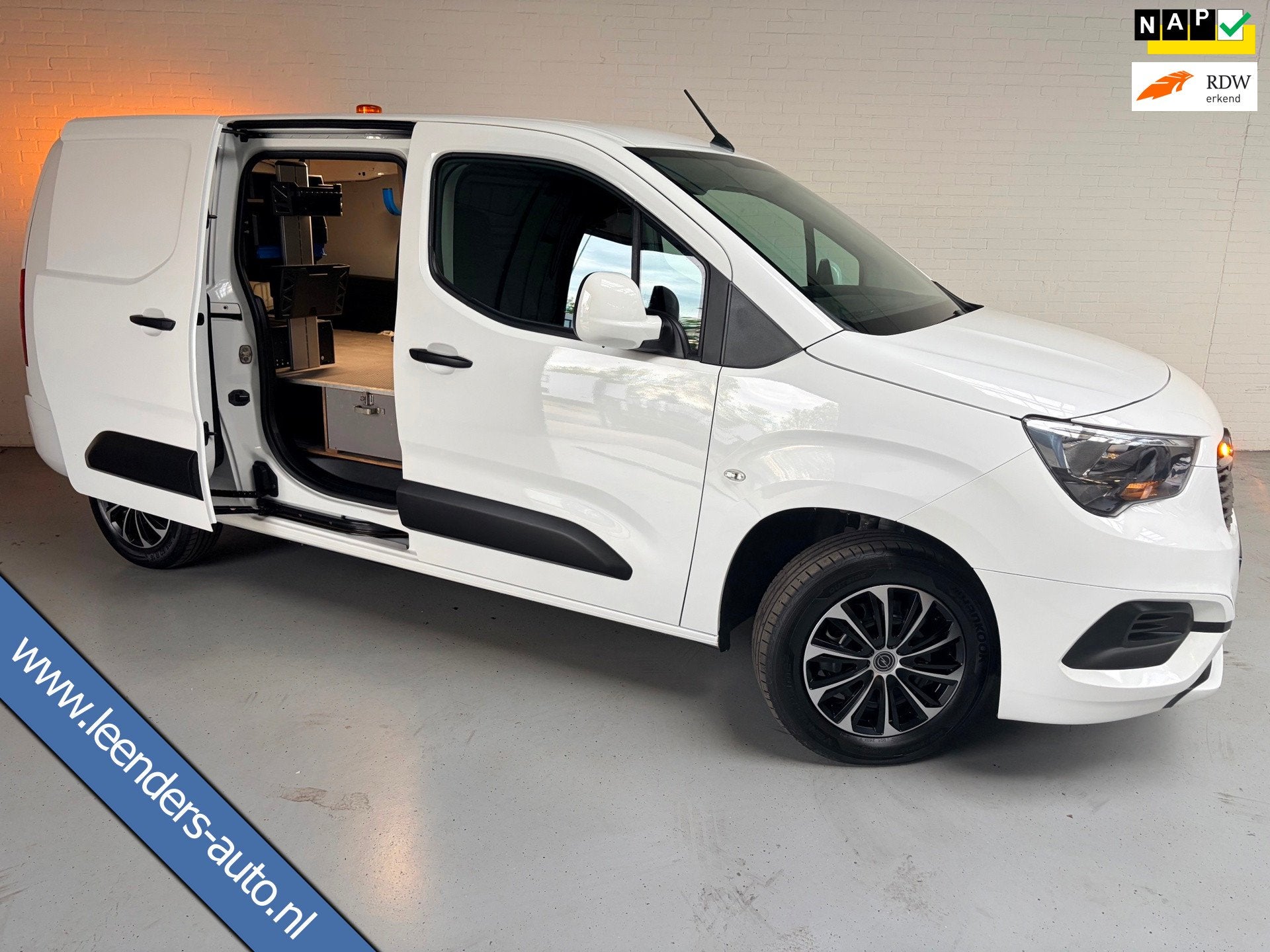 Opel Combo L2H1 Servicewagen 1.5D 100pk Edition, Sortimo inr, Voorwielaandrijving, Dealer onderhouden, Gebruikt, 4 cilinders