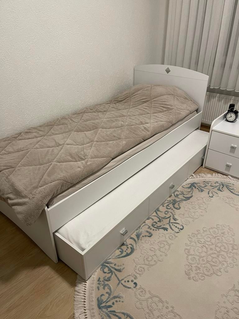 Eenpersoonsbed met uitschuifbaar bed, Ophalen, Zo goed als nieuw, Eenpersoons