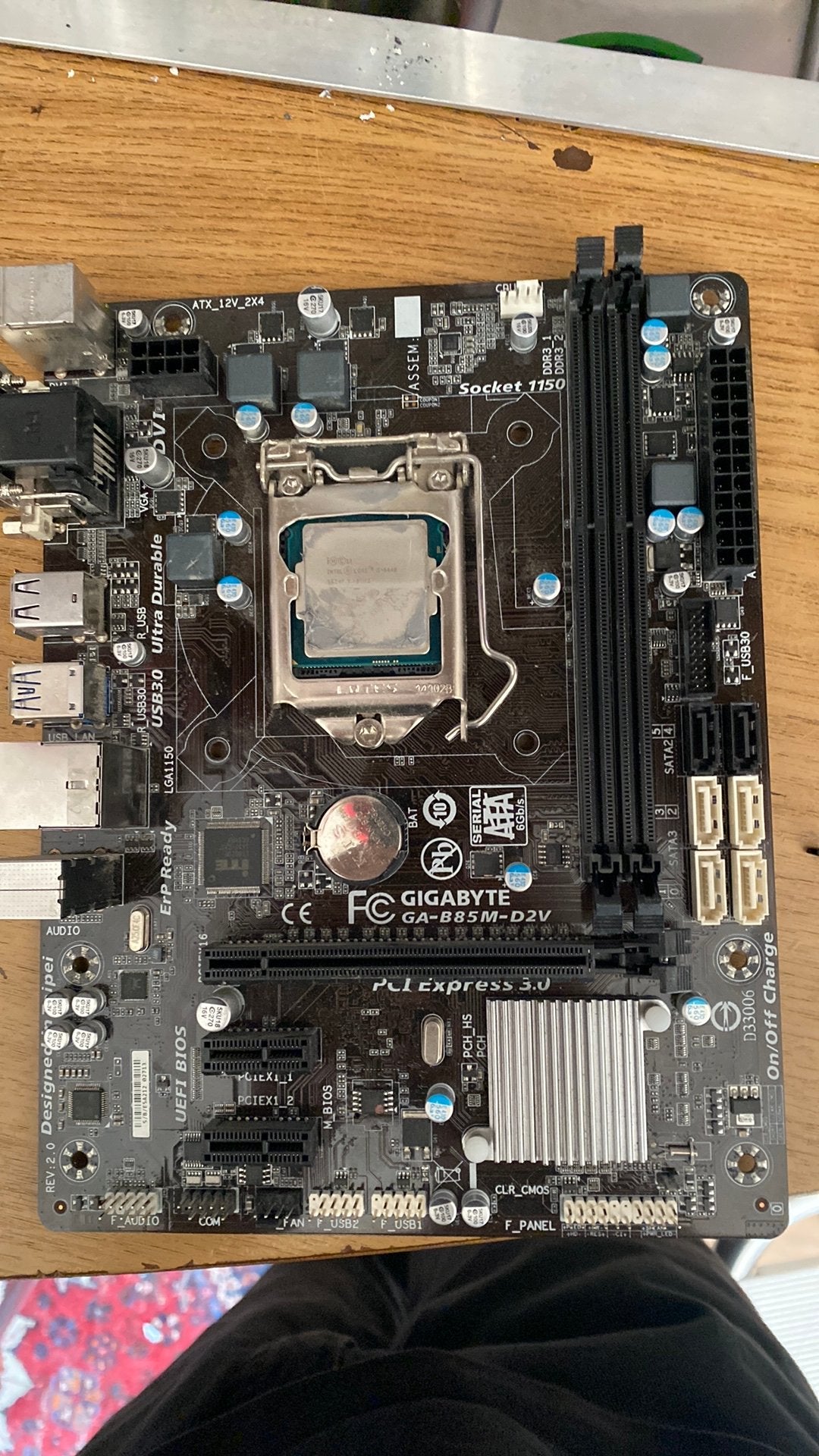 Gigabyte moederbord met intek core i5, Computers en Software, Moederborden, Ophalen, Zo goed als nieuw