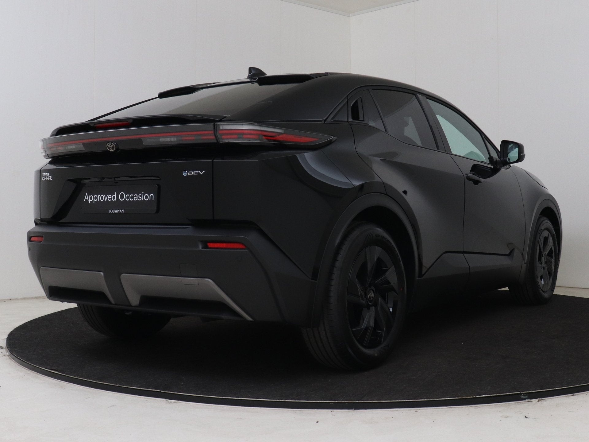 Toyota C-HR+ First Edition 77 kWh (bj 2026, automaat), Auto's, Toyota, 12 maanden, Leder en Stof, Zwart, Origineel Nederlands