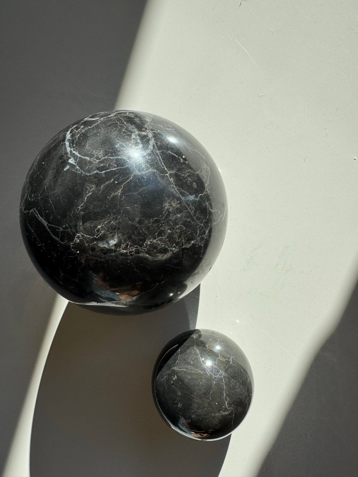 Decoratieve marmeren bollen - set van 2, Zwart, Ophalen of Verzenden, Zo goed als nieuw, Modern