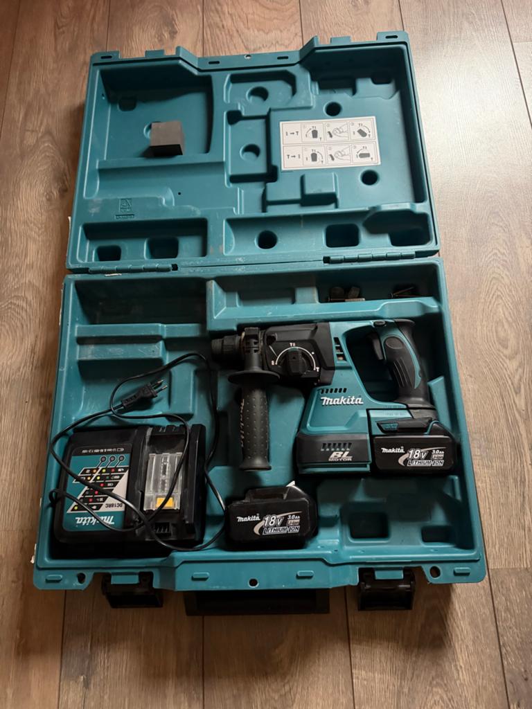 Makita Accu Boorhamer DHR243 met 5.0 Ah nieuwe accu’s, Doe-het-zelf en Verbouw, Gereedschap | Boormachines, 600 watt of meer, Boor- en/of Breekhamer