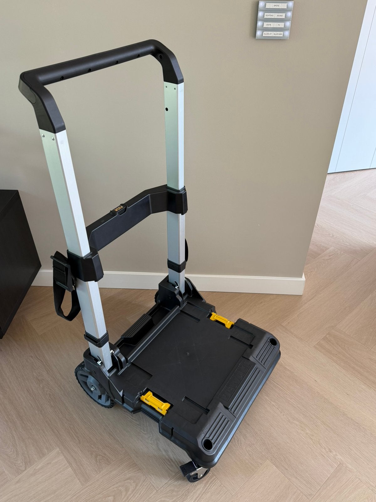 DeWalt TSTAK Wagen met telescopische handvaten, 100 liter of meer, Ophalen of Verzenden, Zo goed als nieuw, Transportkar