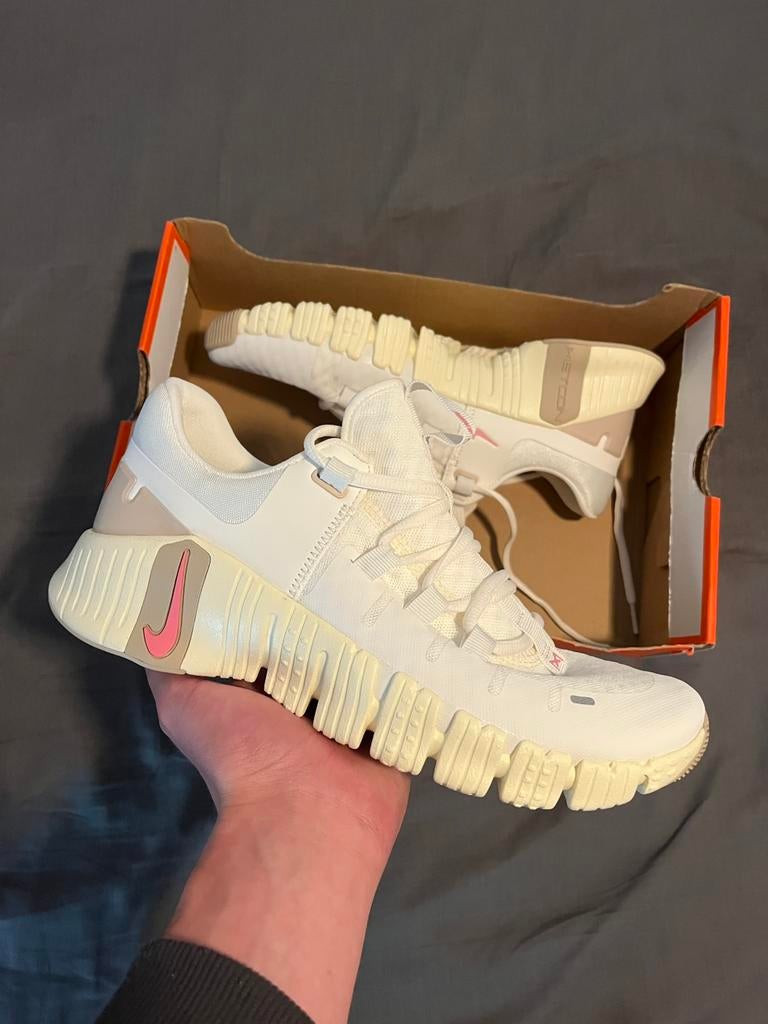 Nike Free Metcon 5 Sanddrift - Maat 40.5, Kleding | Dames, Schoenen, Ophalen of Verzenden, Nieuw, Beige, Sneakers of Gympen