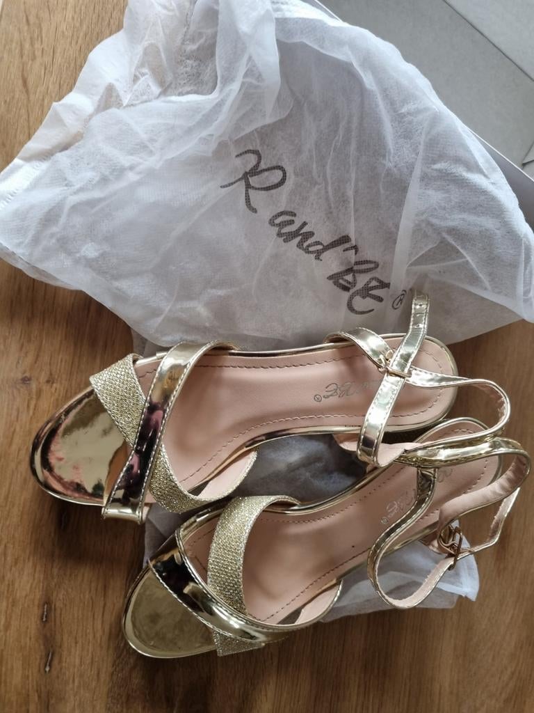 Goudkleurige Galaschoenen met hak R and BE mt 36, Overige typen, Overige kleuren, Ophalen of Verzenden, Zo goed als nieuw