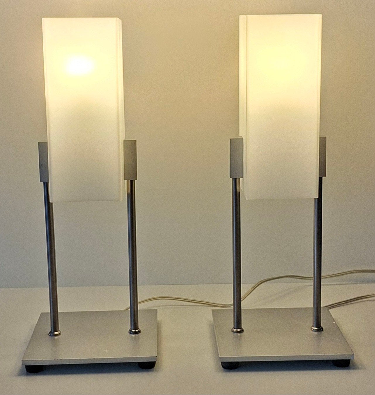2 hala zeist tafellampen. Vintage, Huis en Inrichting, Lampen | Tafellampen, Vintage, Wit, Ophalen of Verzenden, Glas
