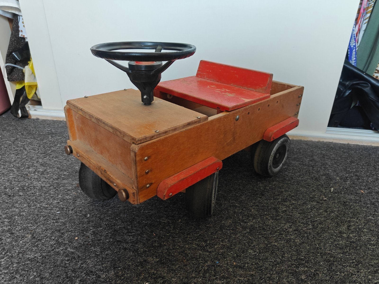 Houten vintage trapauto voor kinderen, Ophalen, Gebruikt, Trapvoertuig