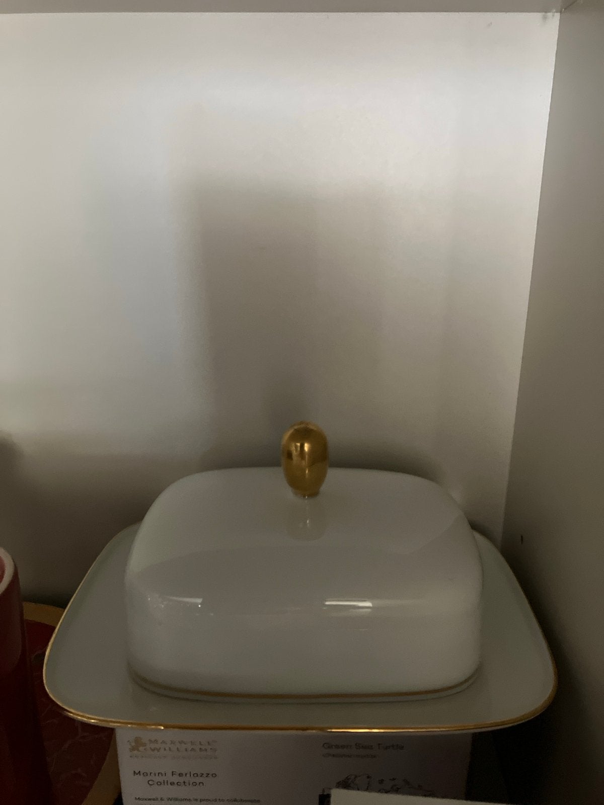 Witte botervloot met gouden accenten, Klassiek, Overige typen, Ophalen of Verzenden, Zo goed als nieuw