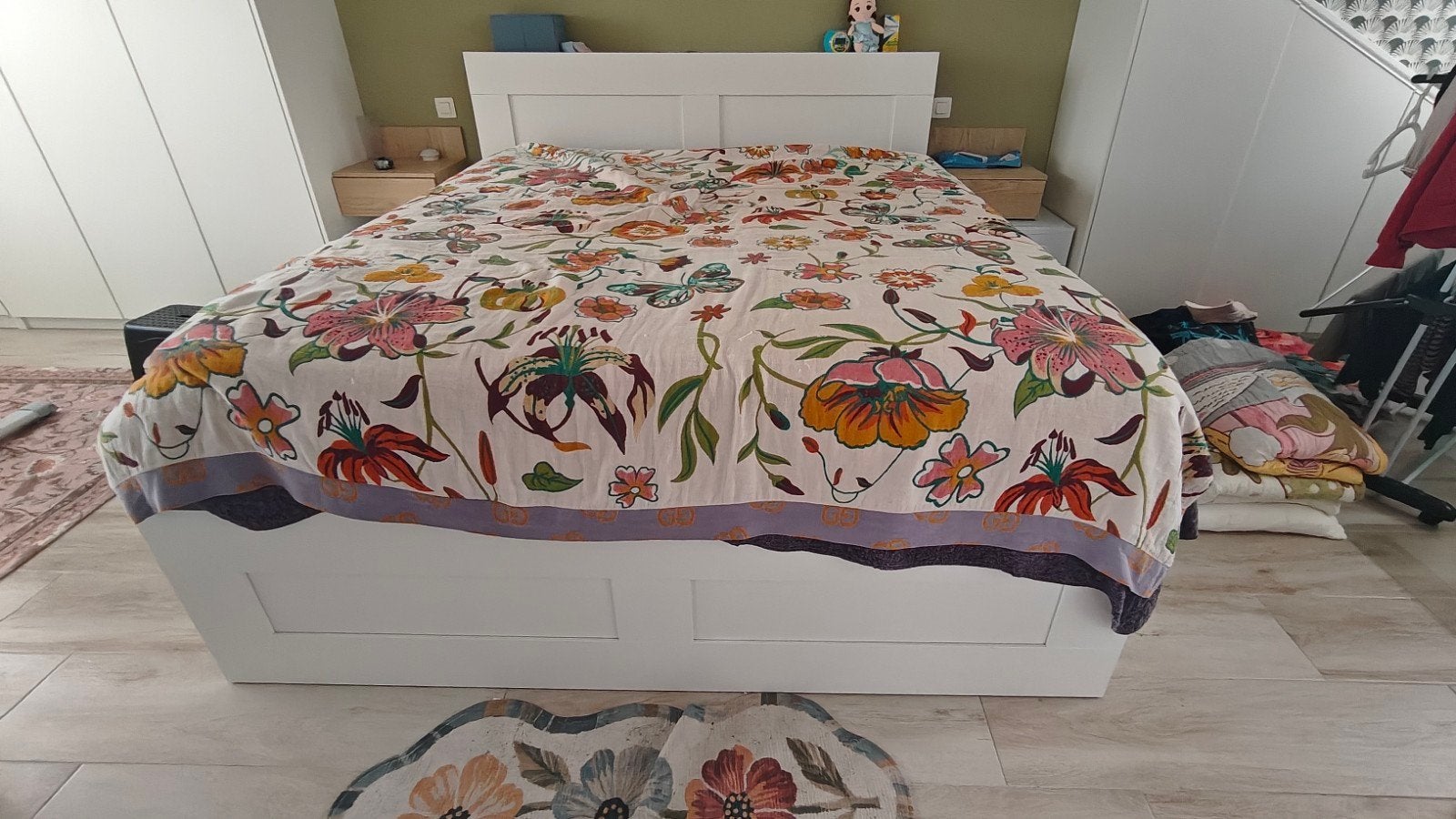 Brimnes Bedframe met Opbergruimte, Hoofdeinde & Matras, Ophalen, Wit, Tweepersoons, Zo goed als nieuw