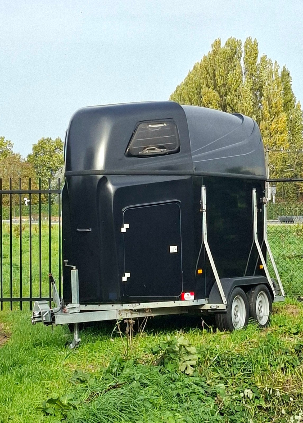 2 paards trailer Hotra, Dieren en Toebehoren, Ophalen, Gebruikt, Hout, 2-paards trailer