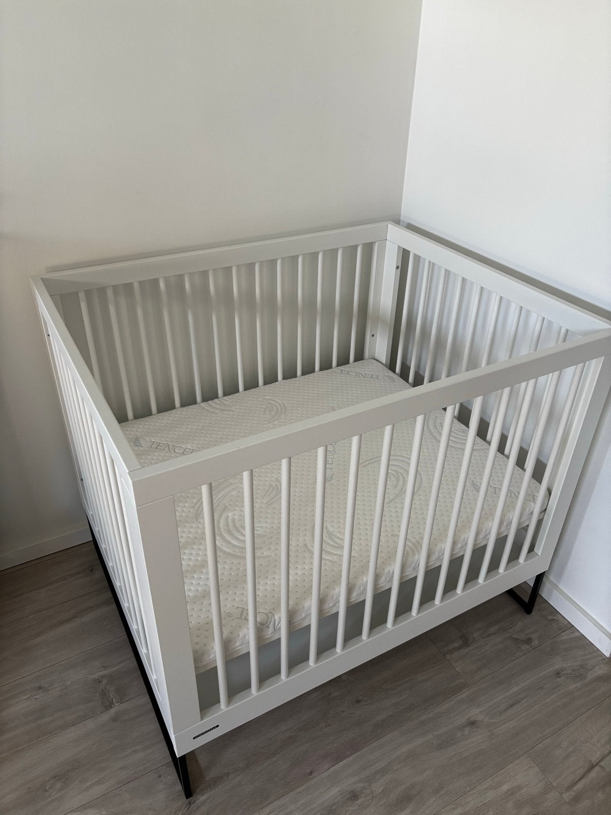 Kidsmill Intense 2 box wit incl. matras – zo goed als nieuw, Kinderen en Baby's, Ophalen, Zo goed als nieuw