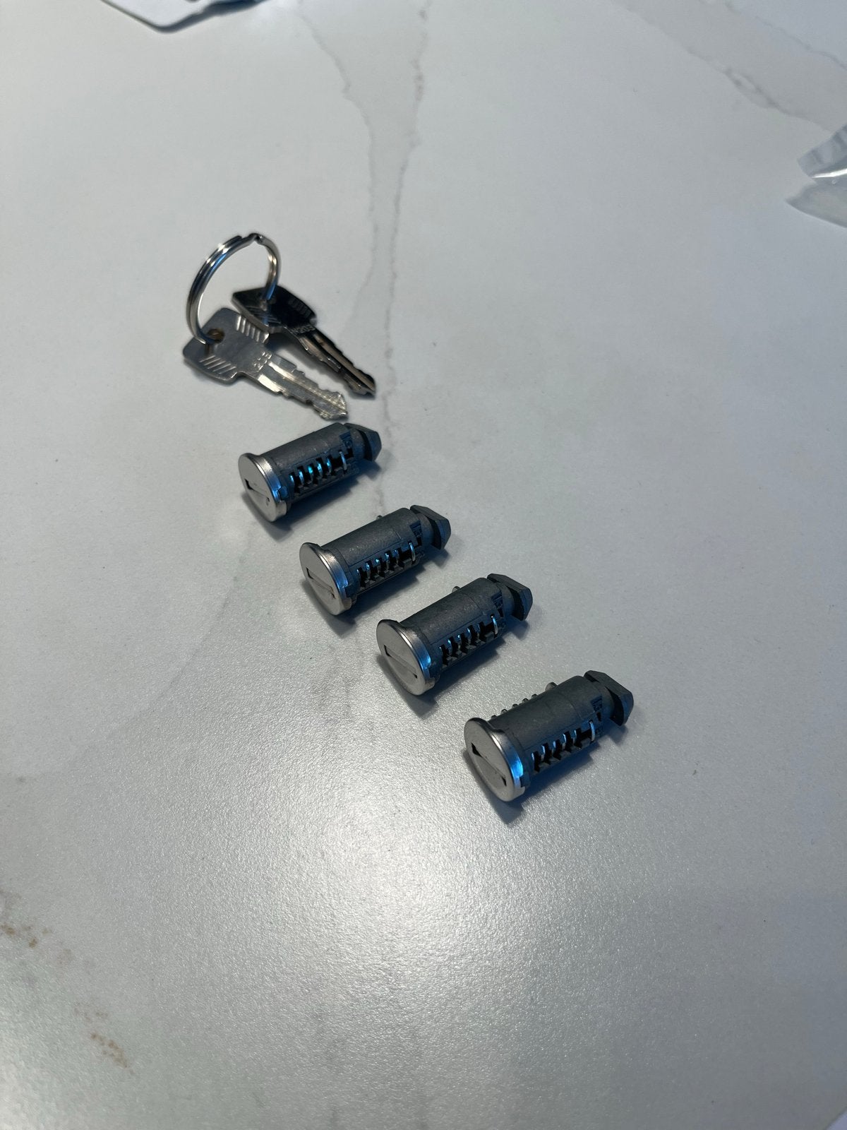 Thule slotenset met 4 slotcilinders met 2 sleutels, Ophalen of Verzenden, Zo goed als nieuw