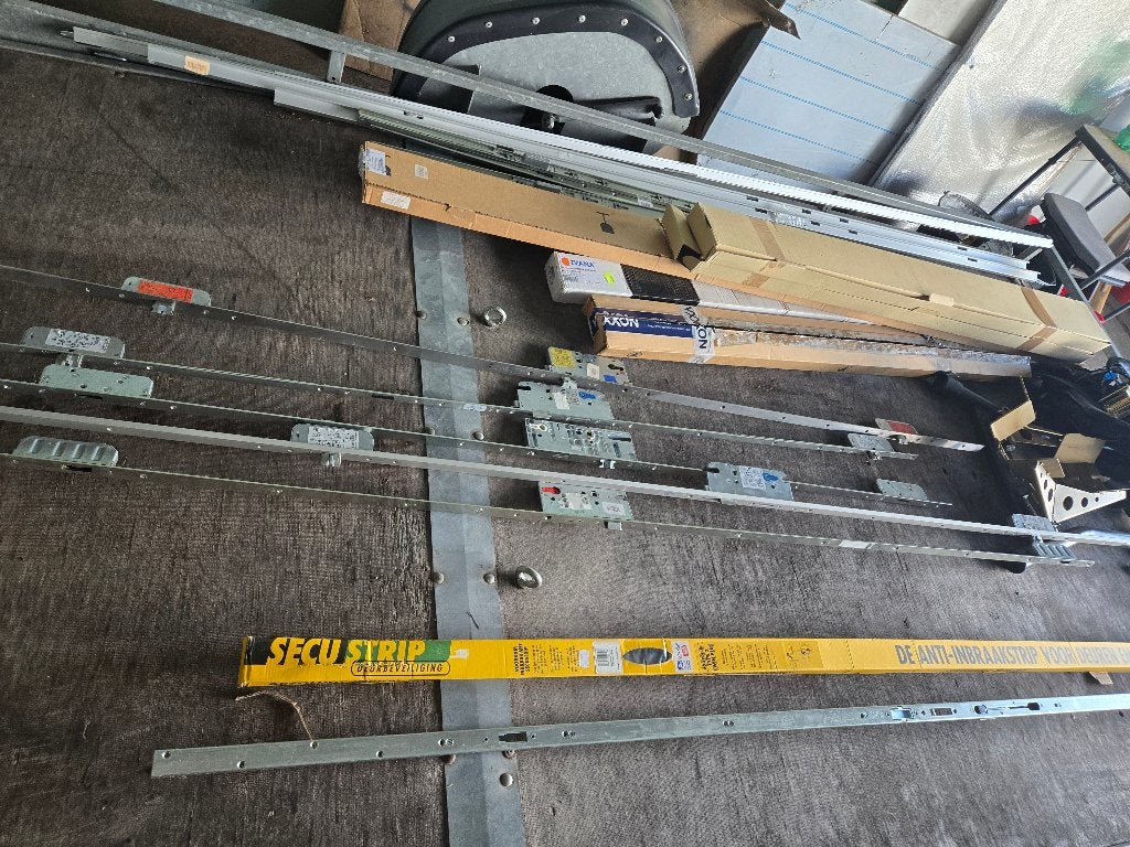 Partij Professioneel Hang- en Sluitwerk | BUVA, GU, S2, KFV, Ophalen, Nieuw, Slot