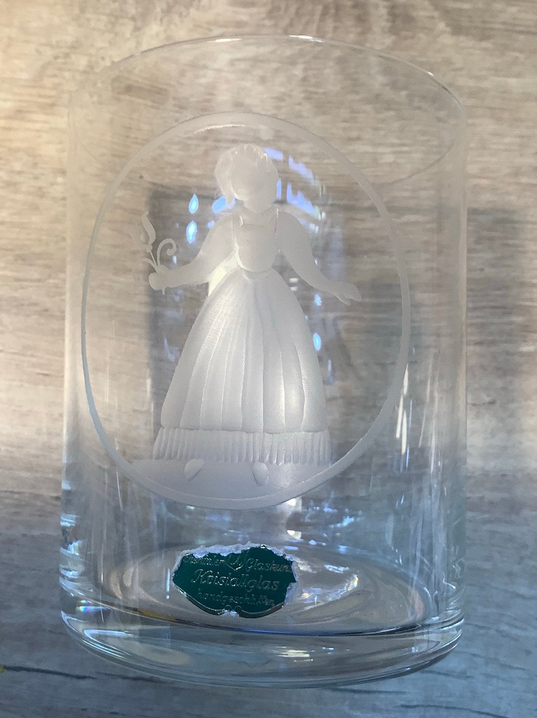 Kristal glas matglazen reliëffiguur meisje gegraveerd Maaike, Ophalen of Verzenden