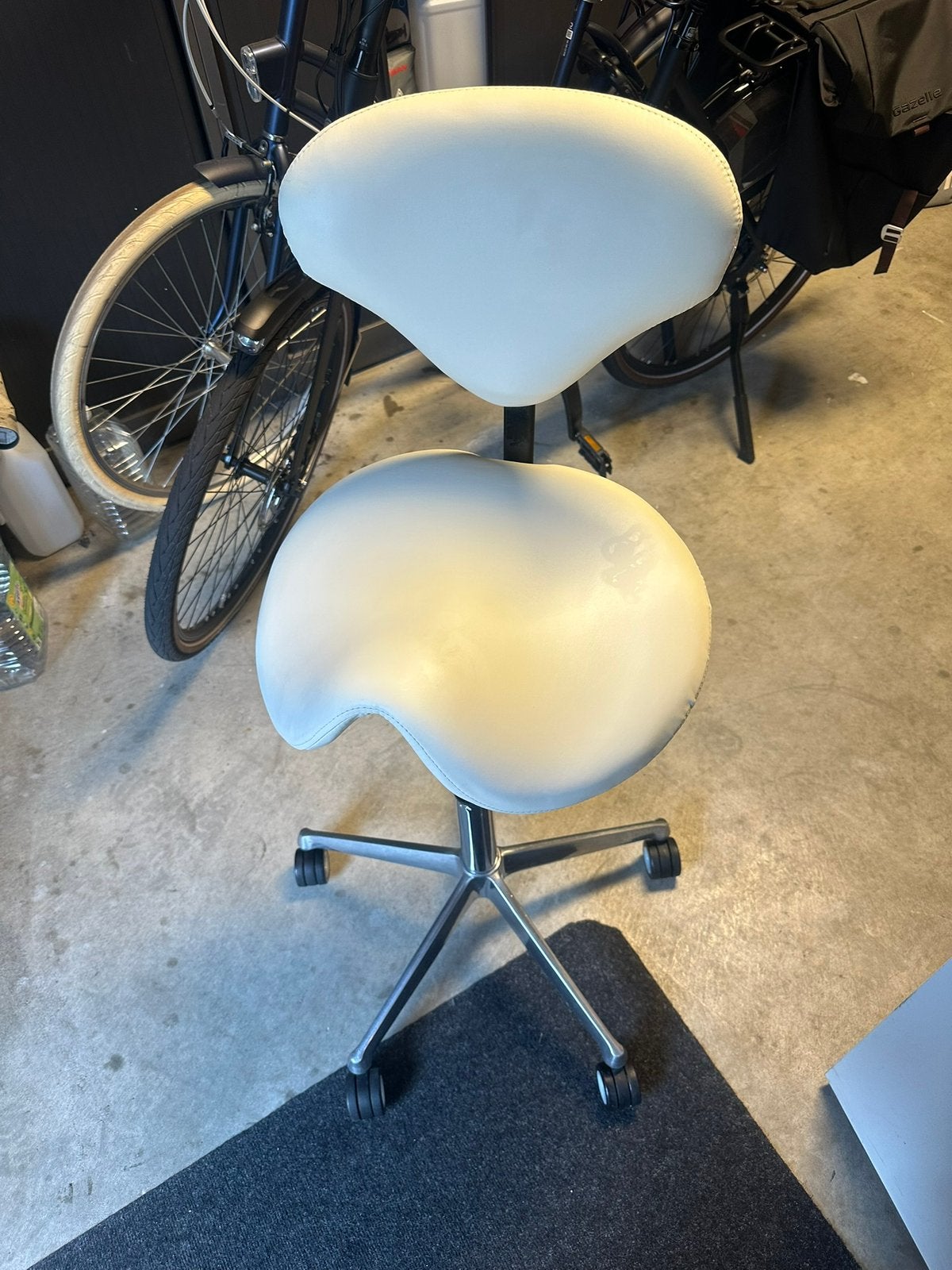 Zgan tabouret zadelkruk pedicure schoonheidsspecialist, Ophalen, Wit, Zo goed als nieuw, Bureaukruk